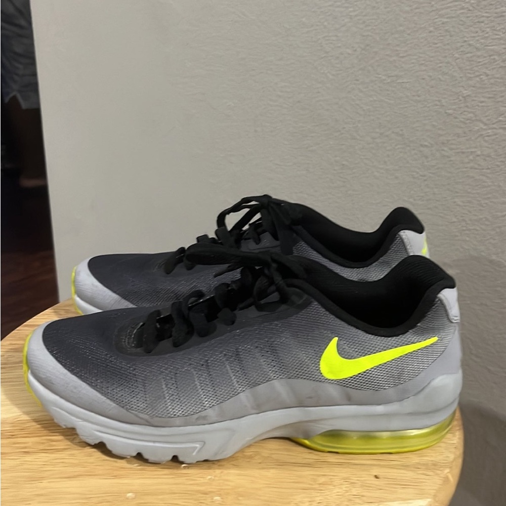 Nike - Picture 3 of 6